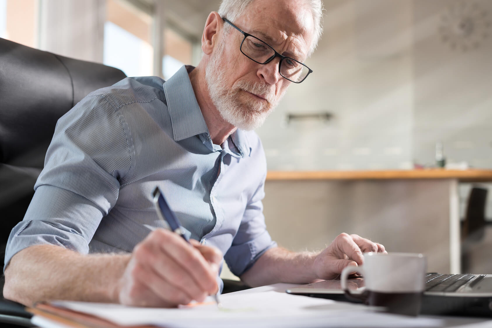 Praca na emeryturze – dlaczego warto poszukać zatrudnienia?