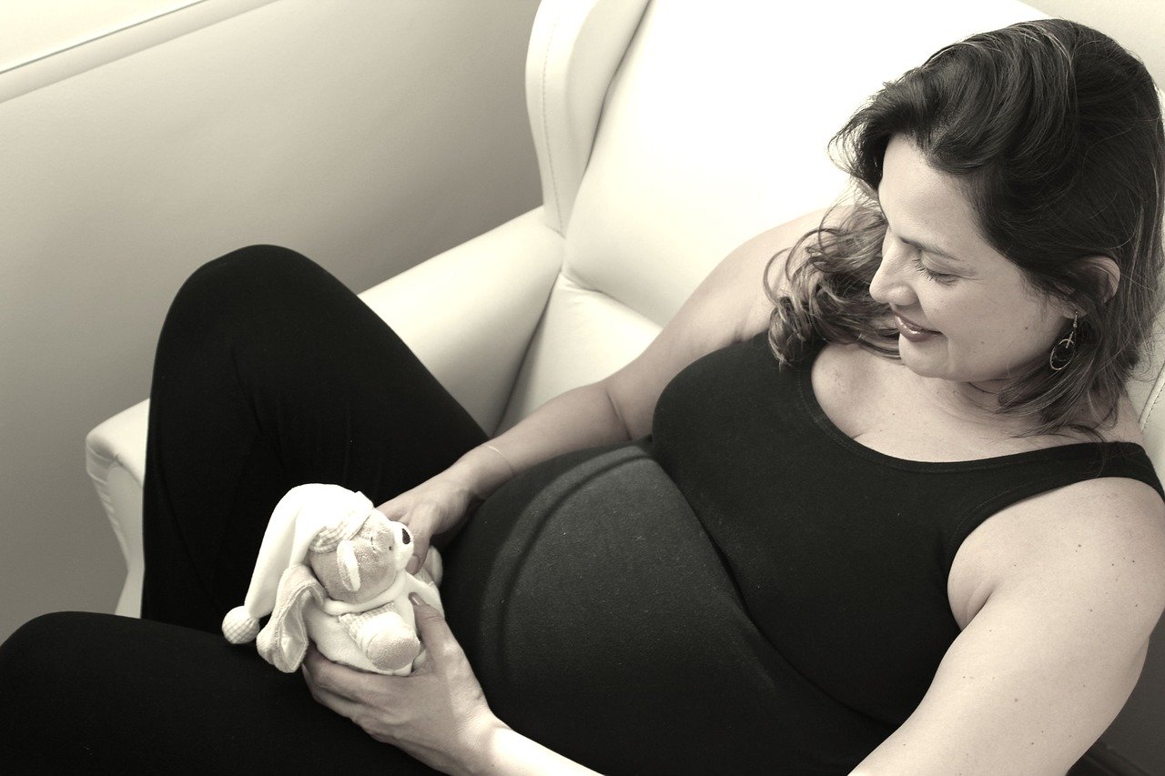 Poród przedwczesny – przyczyny i objawy