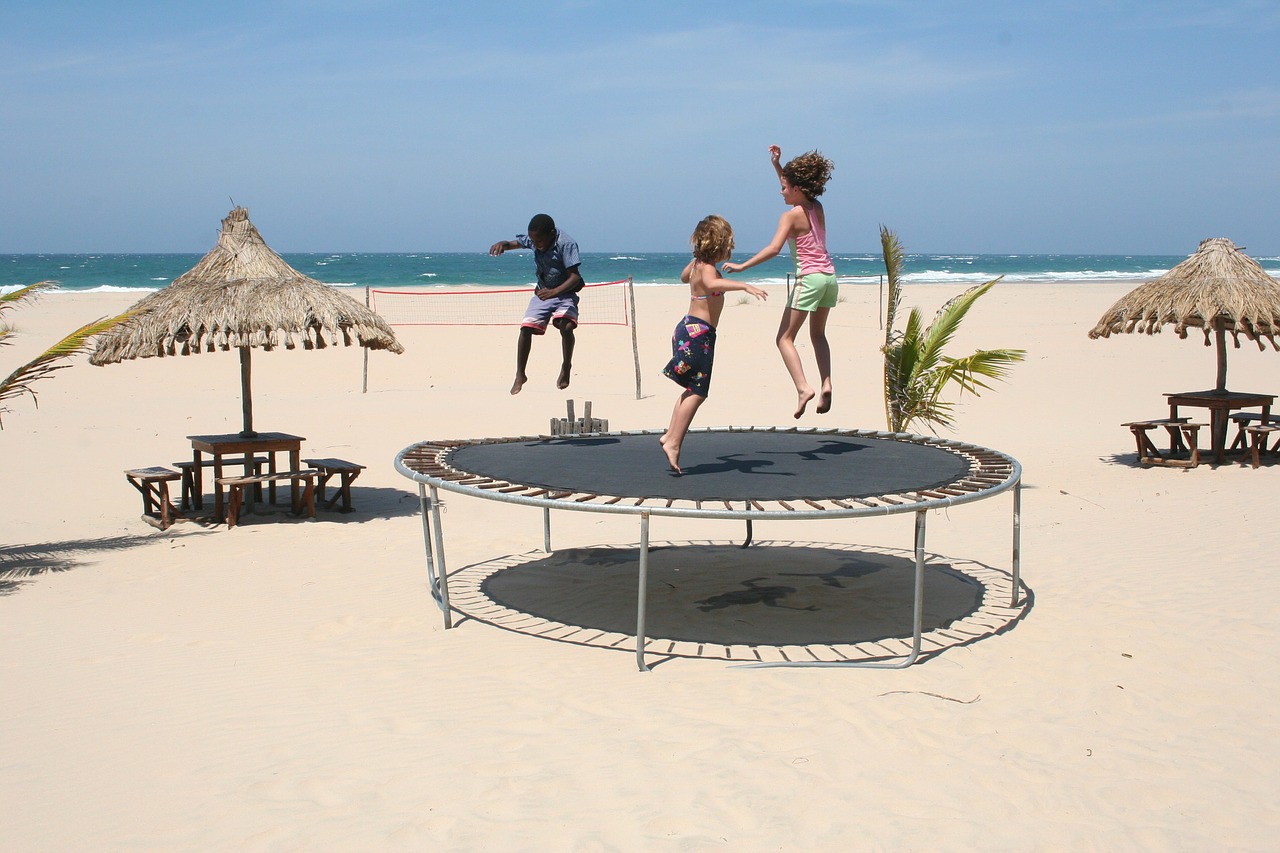 Bezpieczne trampoliny dla dzieci. Jak je wybrać?