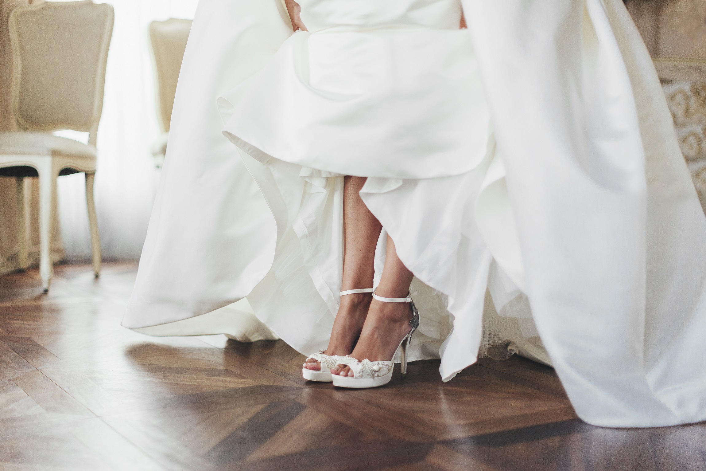 Jak dobrze wybrać buty na ślub? Porady stylistki